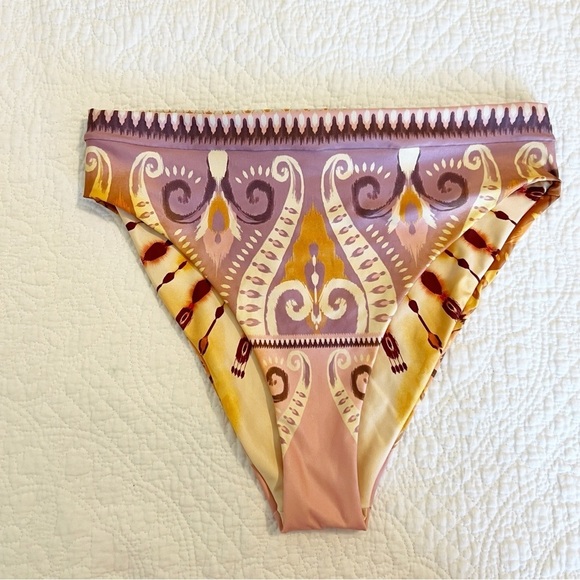 Agua Bendita Leva Penelope Bikini Bottom Reversible Size Medium M NEW - Picture 2 of 7